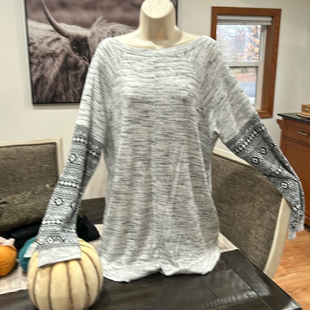 Maurice’s brand, size XL gray sweater